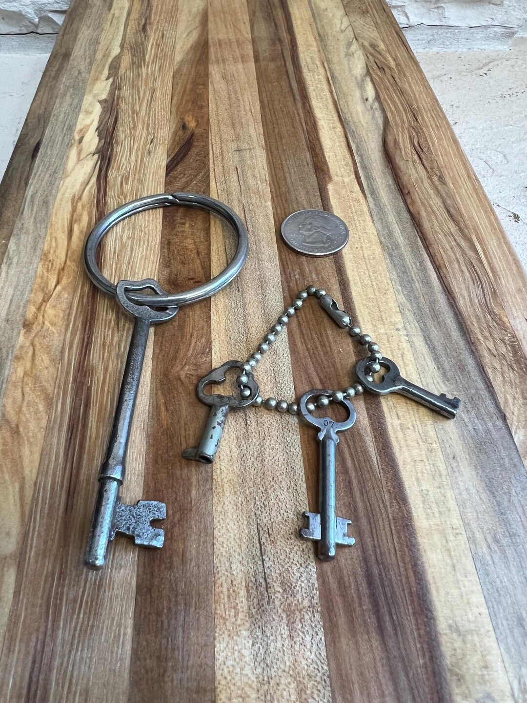 Antique Skeleton Key Set: Large Key With Keychain, Miniature Keys ...