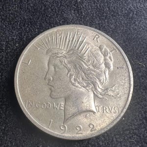 1922 Peace Silver Dollar: Denver Mint &quot;D&quot; - Collector&#39;s Coin