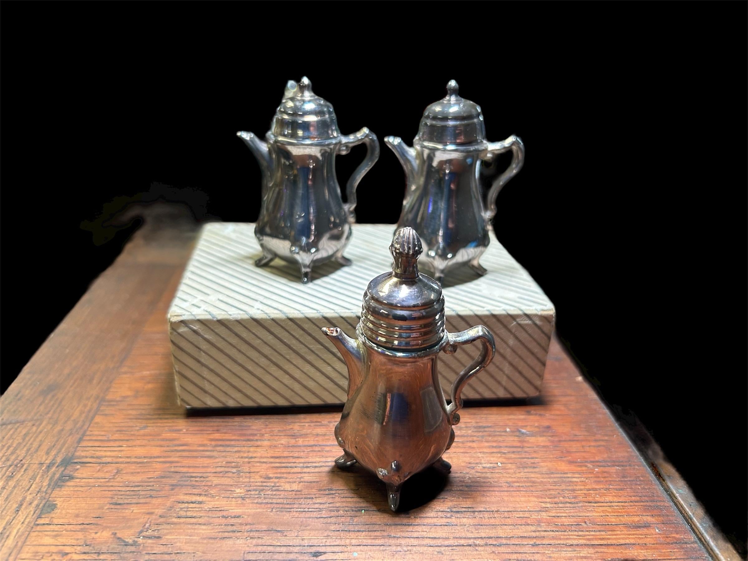 ヴィンテージ Nu-Trend シルバープレート ティーポットセット、塩