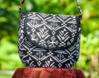 Tribal Geometrische Umhängetasche: Schwarz & Weiß Vegan Messenger