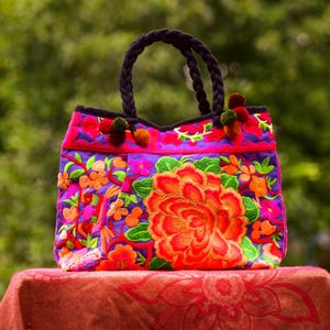 Hmong Handtasche, Frauen Geldbörse, gestickte Tasche, Hill Tribe Tasche, bunte Boho Geldbörse, Gobelin Geldbörse, Abendtasche, Blumentasche, rote Tasche