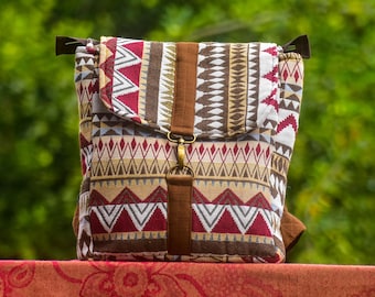 Bunter Tagesrucksack im Azteken-Look - Ethnic Native Rucksack, Hippie quadratischer Rucksack, niedlicher Schulrucksack, veganer Rucksack, Geschenk für sie