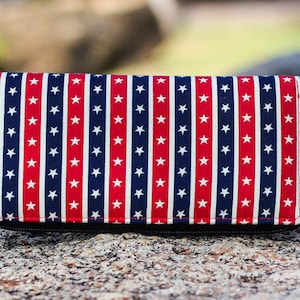 Monedero vegano con cremallera y estrellas y rayas, hecho a mano en Tailandia, diseño único, bolso de mano de viaje para mujer, moda patriota de EE. UU.