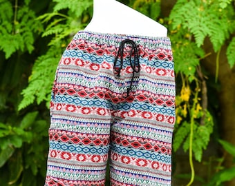 Pantalones cortos bohemios unisex de algodón tejido: estampado geométrico en rojo, blanco y negro