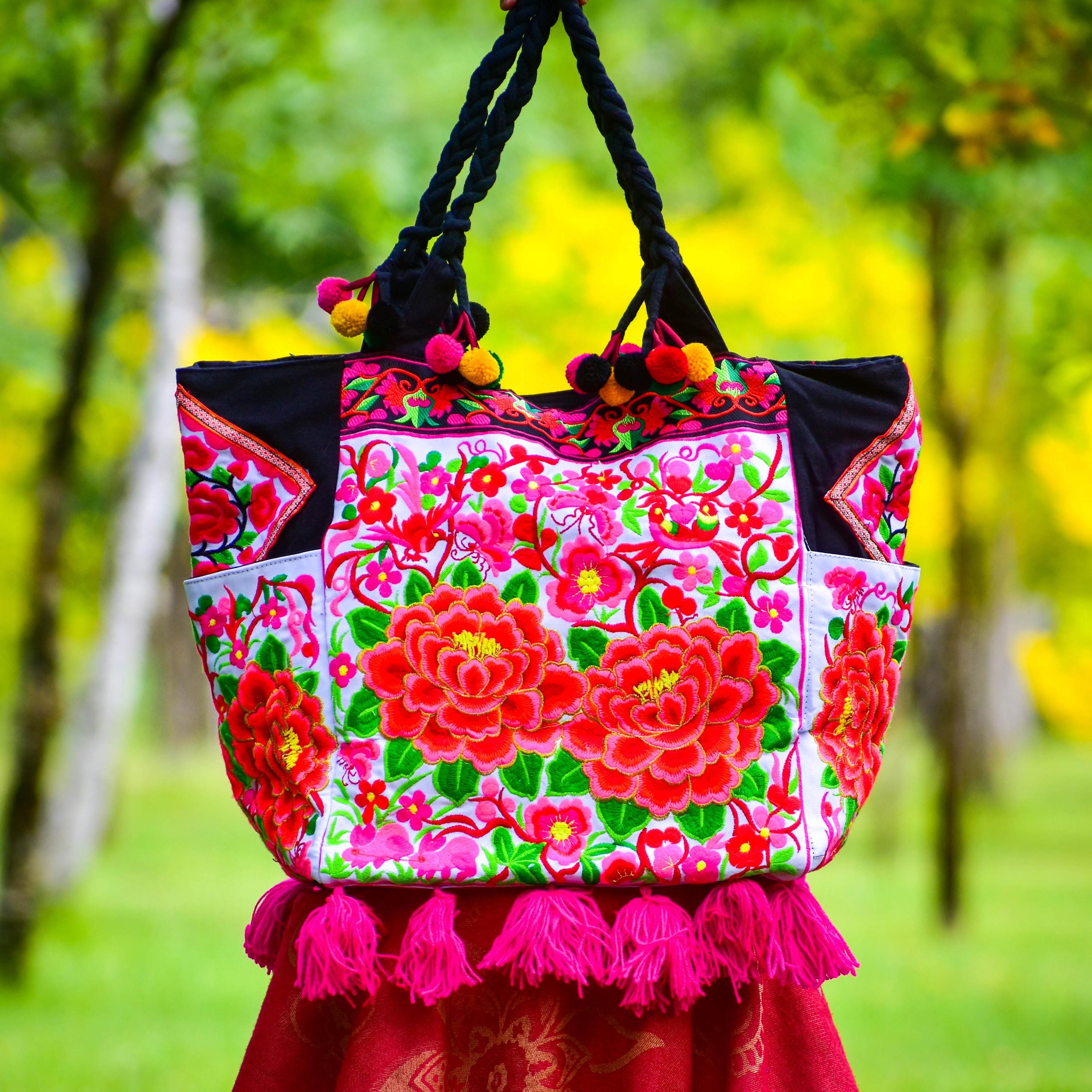 モン族刺繍トートバッグ：エスニックな花柄ショルダーバッグ - Etsy 日本