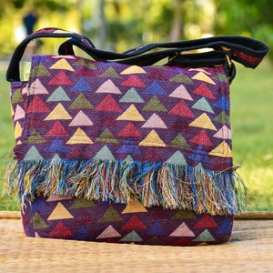 Sac à main Crossbody, Sac à main en tissu tissé, Frange colorée, Motif géométrique, Sac Hippie Crossbody, Sac à main Boho Satchel, Cette tribu des collines,