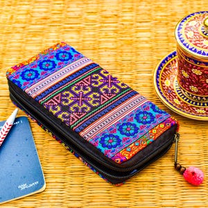 Portfel plemienny, geometryczny portfel Hmong, portfel hippie, damska kopertówka, portfel etniczny, psychodeliczny portfel zapinany na zamek, torebka na rękę w stylu boho tribal.