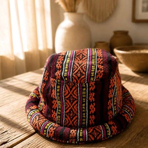 Bucket hat, festivalhoed, hoed van tribale stof, kleurrijke mozaïek hoed met opgerolde rand, Azteekse hoed, hippie hipster boho hoed, Thaise bergstam hoed, straatmuzikantenhoed
