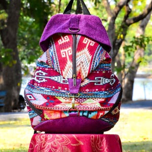 Mochila tribal hecha a mano: mochila textil tejida de colores