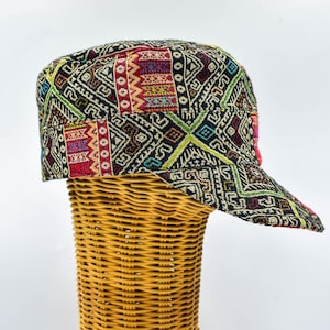 Czapka Thai Boho Cadet: Czapka baseballowa z krótkim daszkiem, tkana bawełniana. Materiał z tajskiego plemienia górskiego, czapka festiwalowa, czapka hipisowska, czapka hipsterska