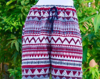 Pantalones cortos unisex estilo boho, pantalones cortos estilo hippie, ropa para festivales, pantalones cortos para hombre, pantalones cortos rojos y blancos, pantalones cortos geométricos, pantalones cortos para festivales, pantalones cortos para mujer