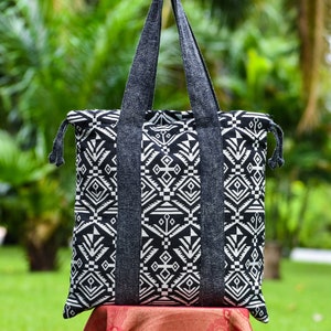 Hippie Tote Bag, Stone-washed Einkaufstasche, große Schultertasche, Schwarz-Weiße Boho Tasche, Stoff-Einkaufstasche, thailändisches Qualitätsprodukt
