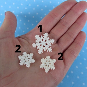 Moules en silicone sous forme de flocons de neige de différentes formes et tailles. Moules pour pâte polymère