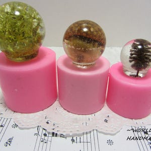 Silicone 3D-molds for the shape of a truncated sphere with a protrusion (14,20,25,30 mm). Forms for epoxy resin.