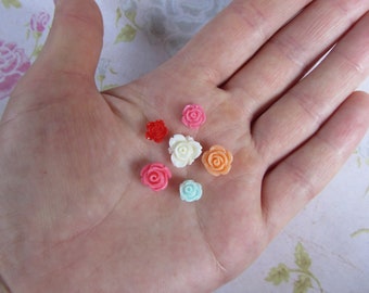 Moules en silicone sous forme de fleurs miniatures de différentes formes et tailles. Moules pour argile polymère et plastique.