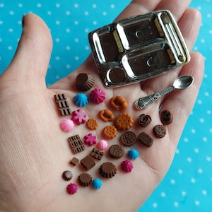 3D silicone molds in the form of miniature dishes and cookies of various shapes and sizes. Forms for polymer clay, resin (also UV), plastic.
