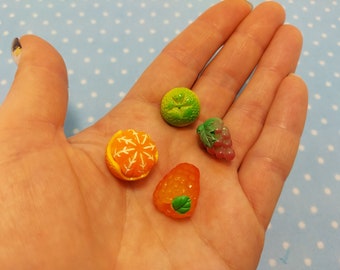 Moules 3D en silicone sous forme de fruits miniatures de différentes formes et tailles. Moules pour pâte polymère et plastique.