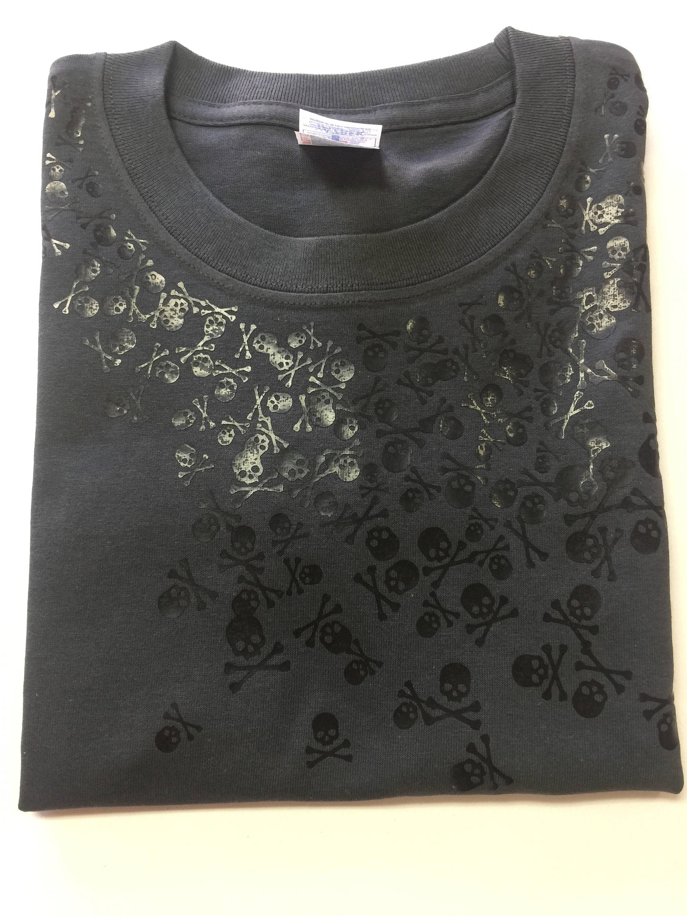 ノクティスの頭蓋骨Tシャツ - 大胆でエッジの効いたユニークな