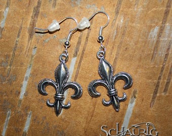 Fleur de lis earrings, antique silver