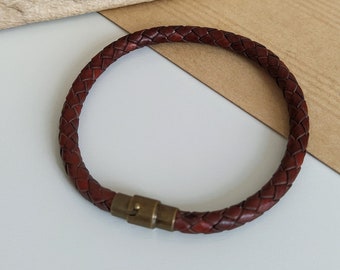 Bracelet pour homme en cuir tressé coloris marron acajou