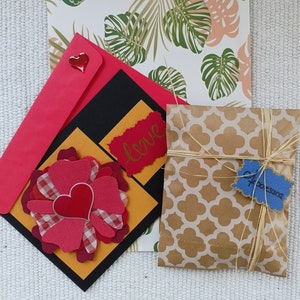 Geschenkset aus Armband und Karte, rote Farbe, Schmuck und handgefertigte Karte