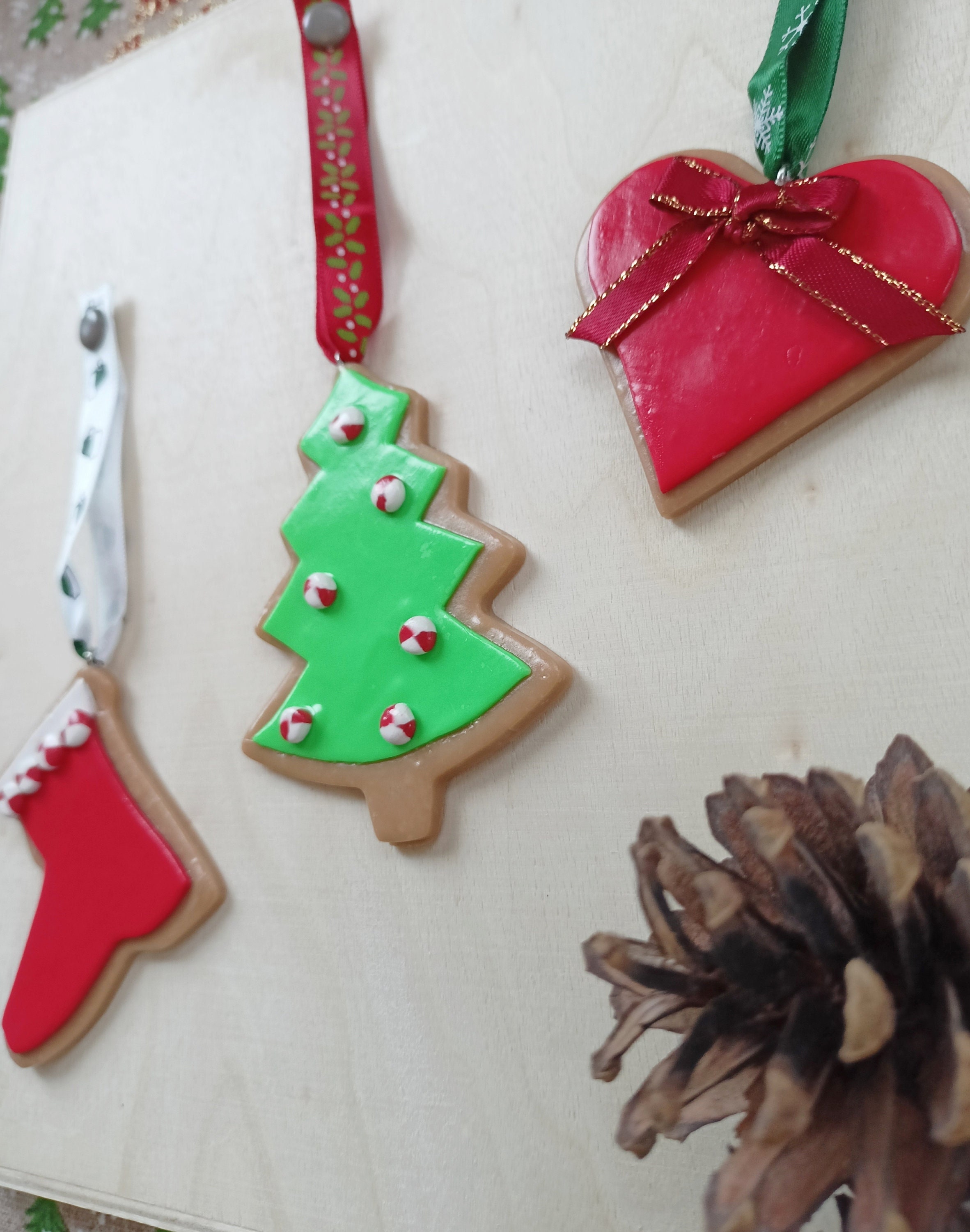 Lot de Trois Décorations Noël en Pâte Polymère, Biscuits Noël