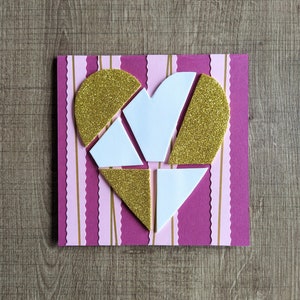 Carte faite main cœur en relief, tons rose rouge et or