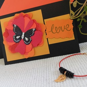 Geschenkset aus Armband und Karte, Farbe Orange, Schmuckstück und handgefertigter Karte
