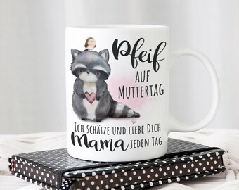 Tasse mit Motiv: Pfeif auf Muttertag! - Ich schätze und liebe Dich, Mama, jeden Tag.