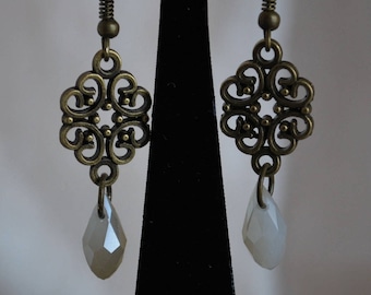Orecchini in bronzo e gocce perle.