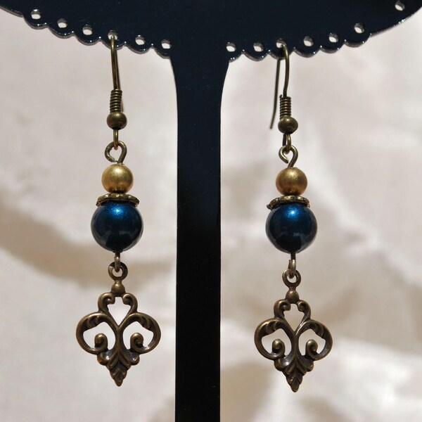 Boucles d'oreille néon bleu pétrole et vieil or.