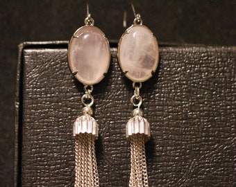 Boucles d'oreille pendantes avec cabochon en Quartz rose.