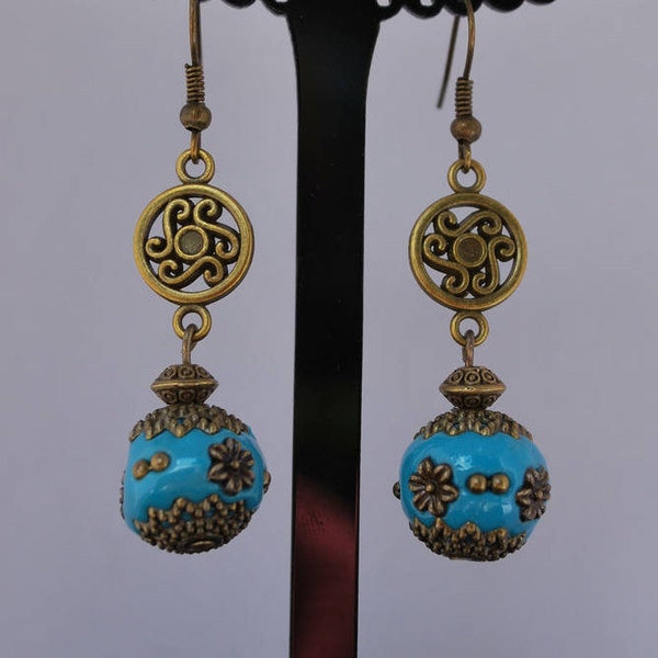 Boucles d'oreille d'inspiration antique par Nathyreme.