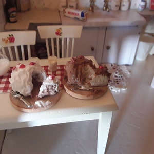 Dollhouse cake, scale 1:12 , dollhouse food, sliced cake, homemade cake, vanilla frosting, chocolate frosting, dollhouse miniature bakery