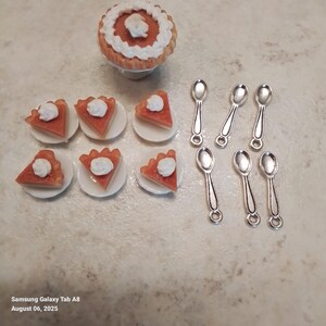 Dollhouse pumpkin pie, dishes and spoons,, set of 6, scale 1:12, ceramic plates