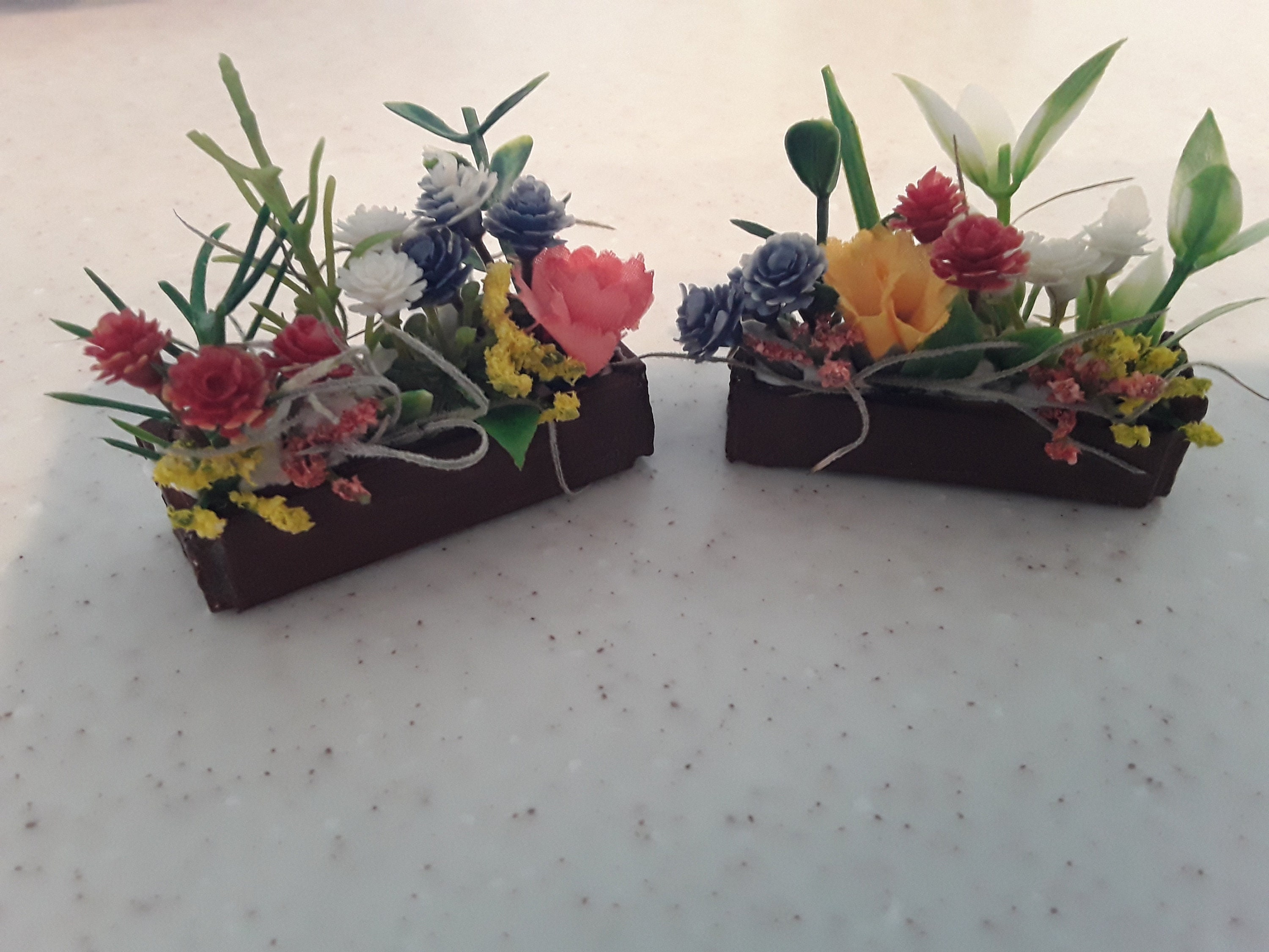 Set 5 Assorted Dollhouse Miniature Flowers,Tiny Flowers in Ceramic Pot with  Planter Box, Dollhouse Accessories for Collectibles