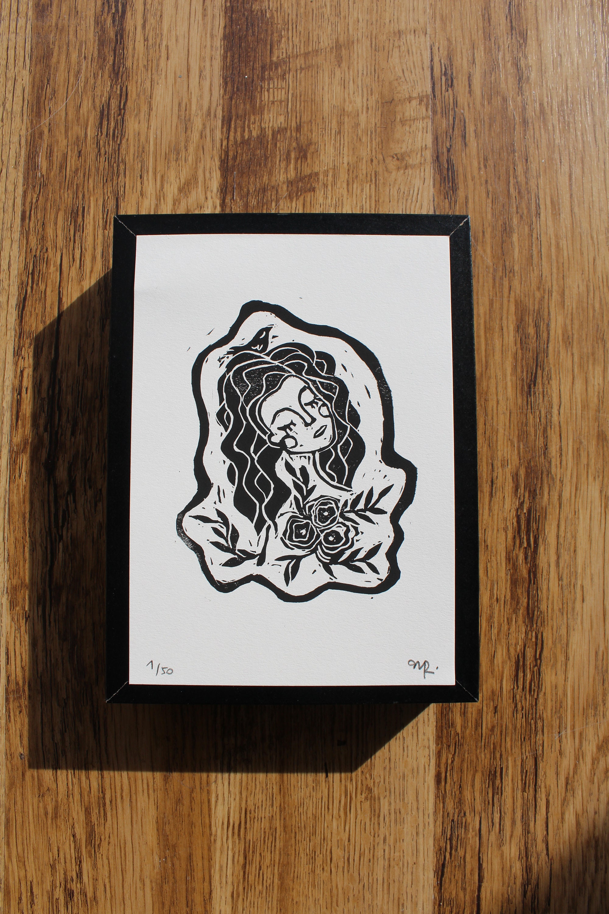 Impression Linogravure Femme Oiseau et Roses - à Encadrer