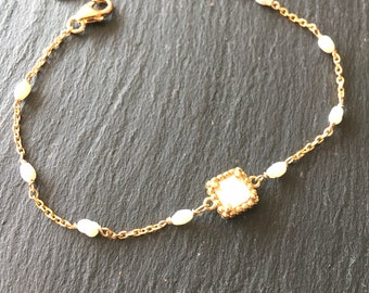 Mother of pearl bracelet with cultured pearl and Gold plated