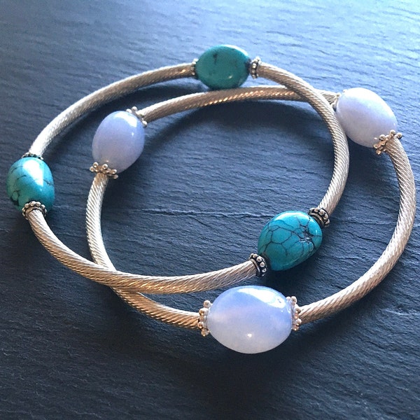 Bracelet jonc argent 925,  pierres fines bleues turquoise et calcédoine bleue