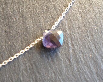 ketting gelijk met hals blauwe steen ielieten