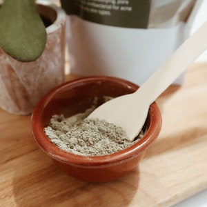 cleansing oily skin with green clay