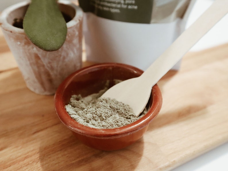 cleansing oily skin with green clay