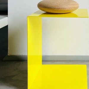 Mini side table | Coffee table | metal | 26cm x 20.5 x 20.5cm | white | black | yellow | indoor & outdoor | Pants snail INTERORS