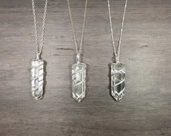 Quarz-Kristallhalskette, Silber verpackt Kristall Anhänger, Boho Halskette, Quarz-Halskette-Kristall-Punkt-Anhänger, lange Halskette Silber Halskette