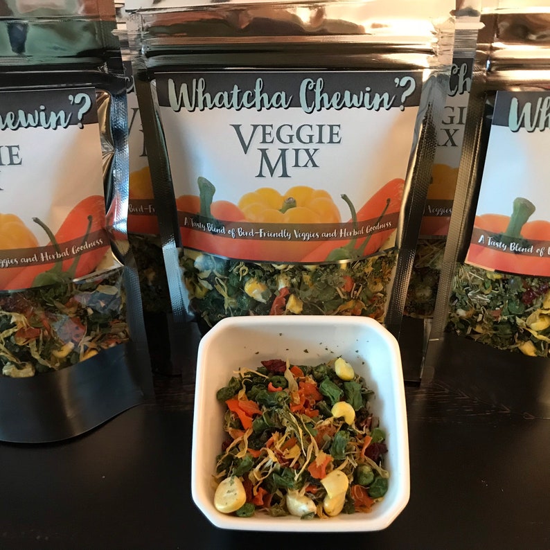 Whatcha Chewin' Veggie Mix 4 oz Dried Vegetable Blend for Birds image 7