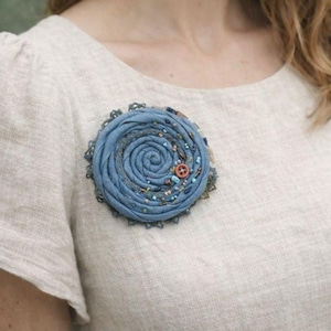 Denim Flower Brooch: Vintage Style Fabric Pin