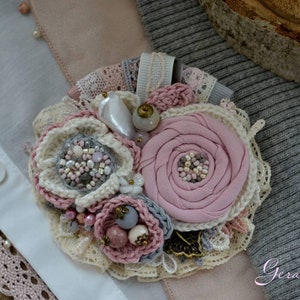Crochet flower brooch, pink brooch, dress bead brooch, elegant brooch, colored floral brooch, vintage jewelry