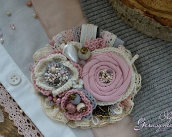Crochet flower brooch, pink brooch, dress bead brooch, elegant brooch, colored floral brooch, vintage jewelry