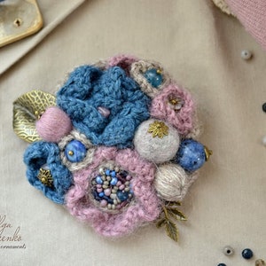 Gehäkelte Blume Brosche, elegante Brosche, Pullover Pin, Kleid Brosche, farbige Blumenbrosche, Mutter Geburtstagsgeschenk