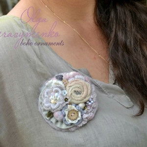 Crochet flower brooch, colored floral brooch, pastel pin, dress bead brooch, statement brooch, textile jewelry
